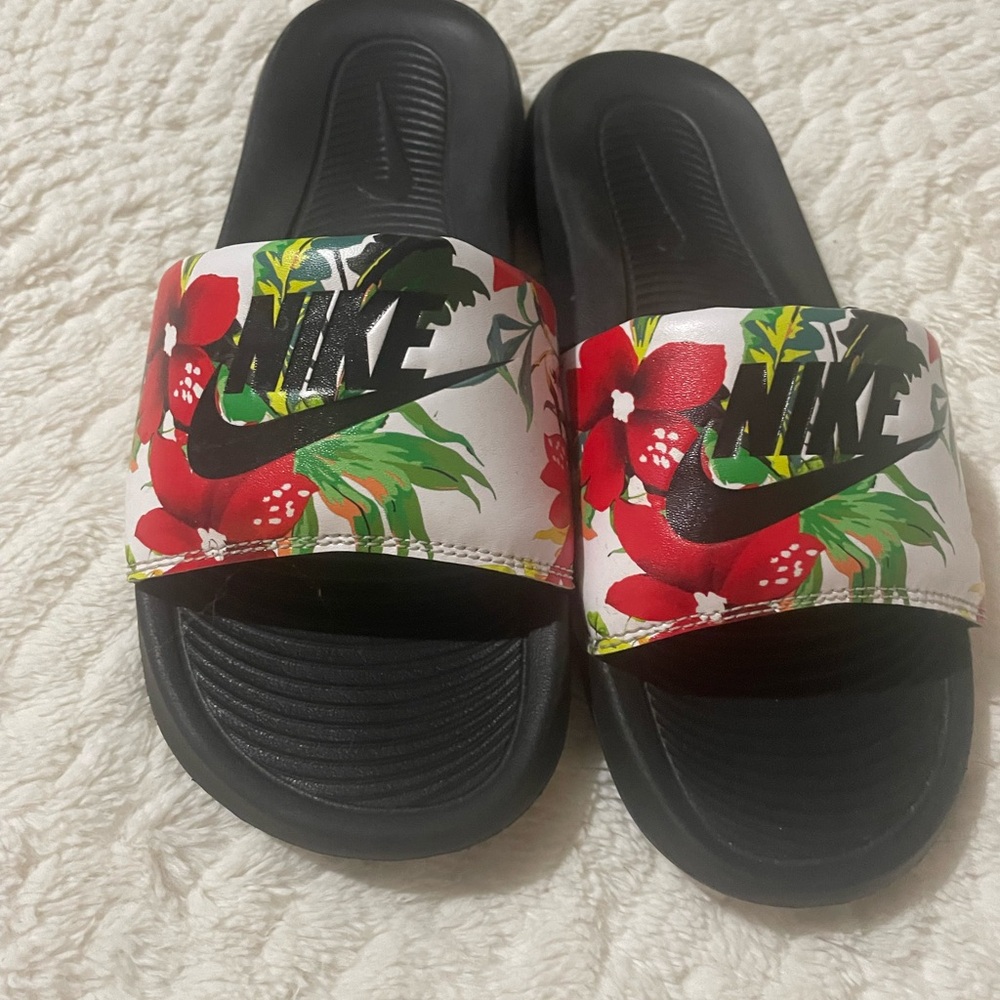 Nike floral slides sz 8